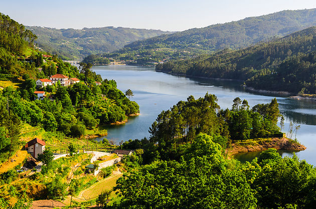#Portugal #voyages #randonnées #hiking #guide ✈️🇵🇹🚶🌄🌅 Randonnées au Portugal - Quelles sont les plus belles randonnées du Portugal ? Découvrez-les ici! 😎➡️ tinyurl.com/25cdj8ts Via @GuideDuRoutard