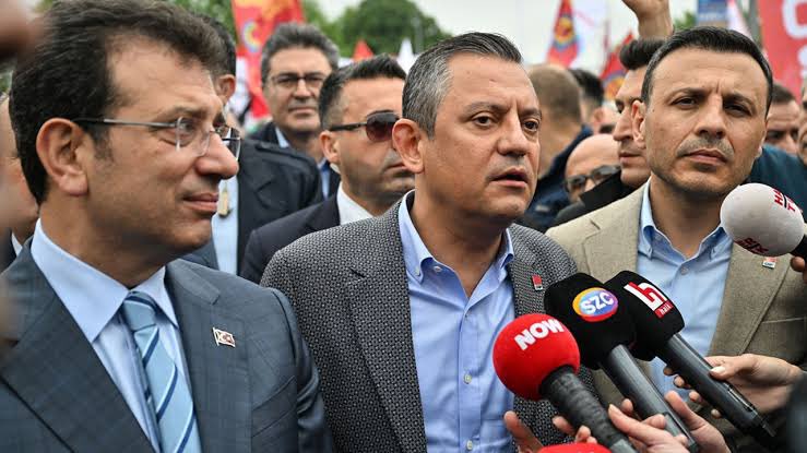 İsmail Saymaz: 'Cumhurbaşkanı Erdoğan, CHP'nin Cumhurbaşkanı Adayı Özgür Özel olsun istiyor.'