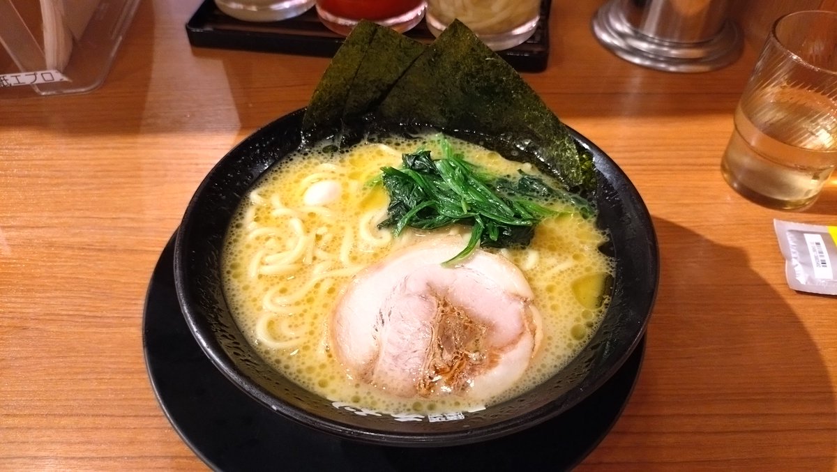 東京駅、飲食店めちゃくちゃ混んでた