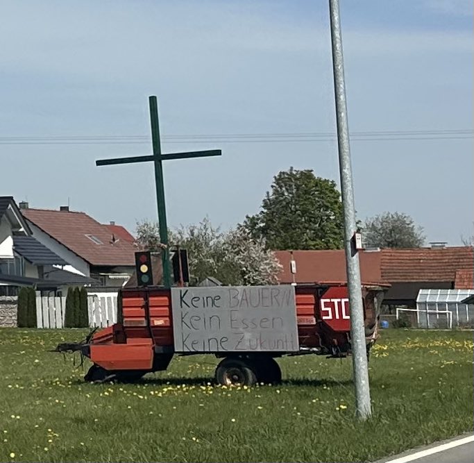 Sehe es in jedem Bundesland, sie geben nicht auf👍🏻🚜🌻.
Leider verstehen es die meisten Menschen nicht.
Sogar mein Vater diskutiert sehr verständnislos mit mir. 
Er ist leider informiert über die Tagesschau.🤔🤦🏼‍♀️