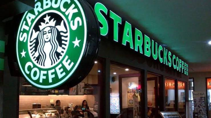 Starbucks Türkiye, ürünlerine tekrardan zam yaptı. Boykot nedeniyle uğradığı zararı, ürünlerine zam yaparak karşılamaya çalışıyor.

O zaman daha fazla zarar verelim ki batsınlar.

|| Cem Garipoğlu / Taksim / Hesabınıza Para Geldi 777