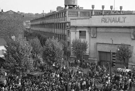 Usine Renault à Boulogne-Billancourt durant les événements de mai 1968. 
#CarHistory #France #FrenchCar #HautsdeSeine #Histoire #History #JeudiPhoto #Photographie #Photography