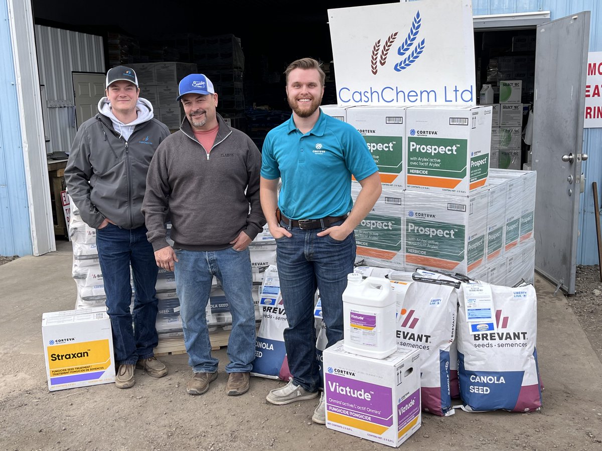 Congratulations to Glen Sandin, the 2023 grand prize winner of our #WestCdnAg #BrevantToqueTakeover! Glen went back to the farm with a @BrevantSeedsCA seed + @cortevaCA crop protection package! 🎉