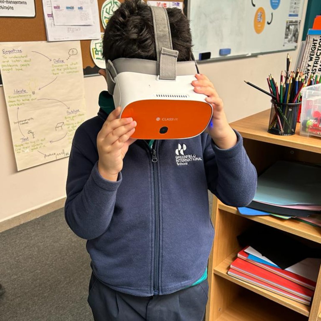 Throwback Thursday to when our Grade 3 students used VR technology during their Arabic lesson. Students observed seasonal changes, describing them in Arabic, and then created drawings and collages. #InspiringExcellence #ThrivingTogether #EmbracingTheFuture @Taaleem