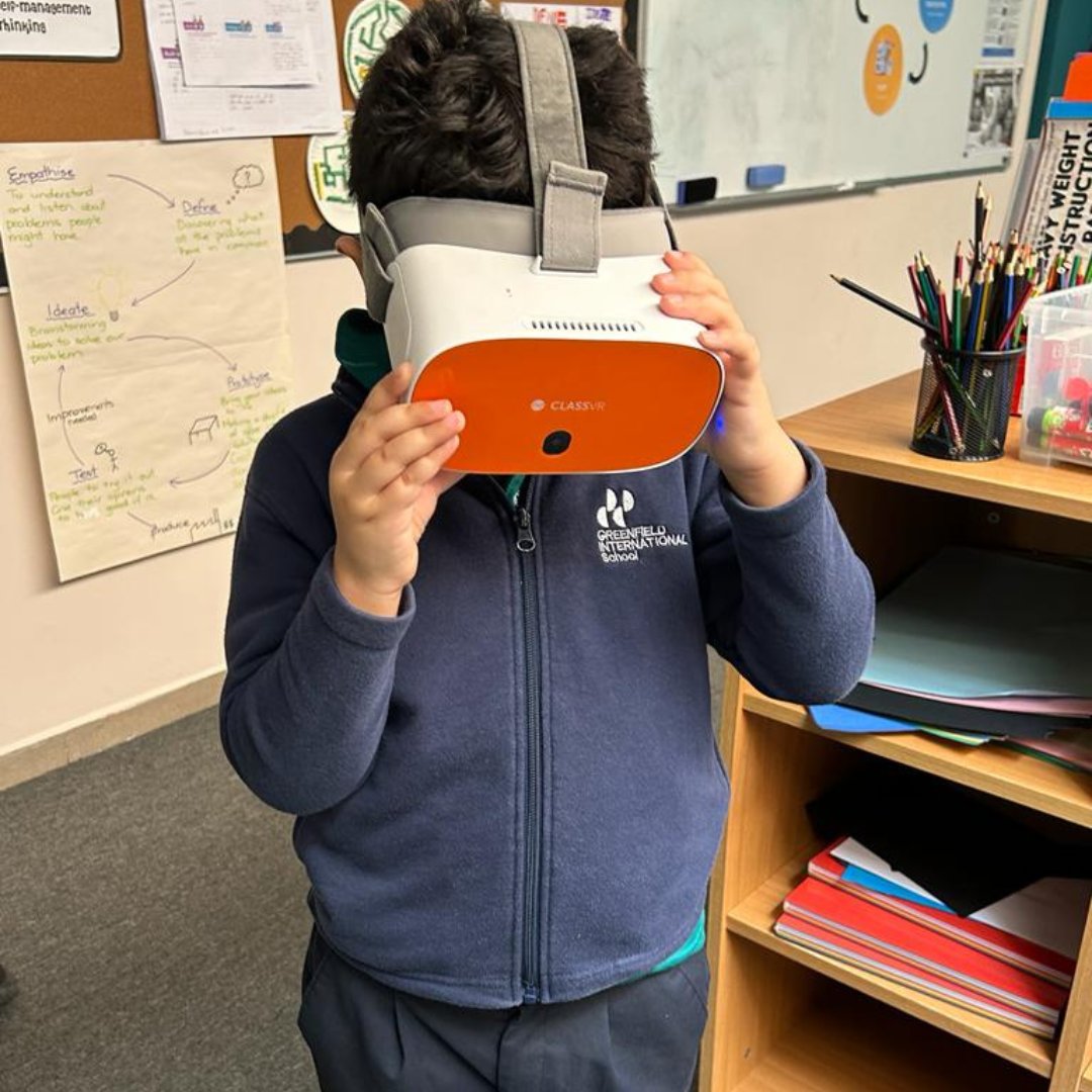 Throwback Thursday to when our Grade 3 students used VR technology during their Arabic lesson. Students observed seasonal changes, describing them in Arabic, and then created drawings and collages.

#InspiringExcellence #ThrivingTogether #EmbracingTheFuture   
@Taaleem