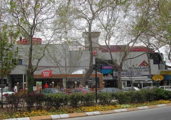 Fenerbahçe’deki Piramit AVM’yi hatırlayan var mı? Durup dururken aklıma geldi. Çocukluğum resmen 🥹