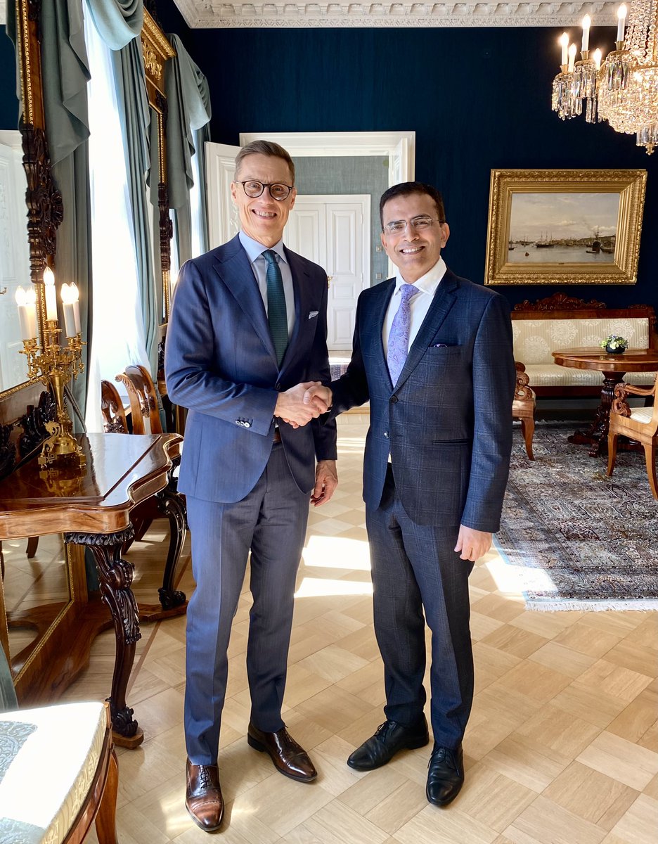 An honour and a privilege to meet with the President of Finland @alexstubb. Discussed our shared commitment to further strengthen the bilateral matrix of our close ties. Both countries are celebrating 75 years of establishment of diplomatic relations. #IndiaFinland75 @MEAIndia