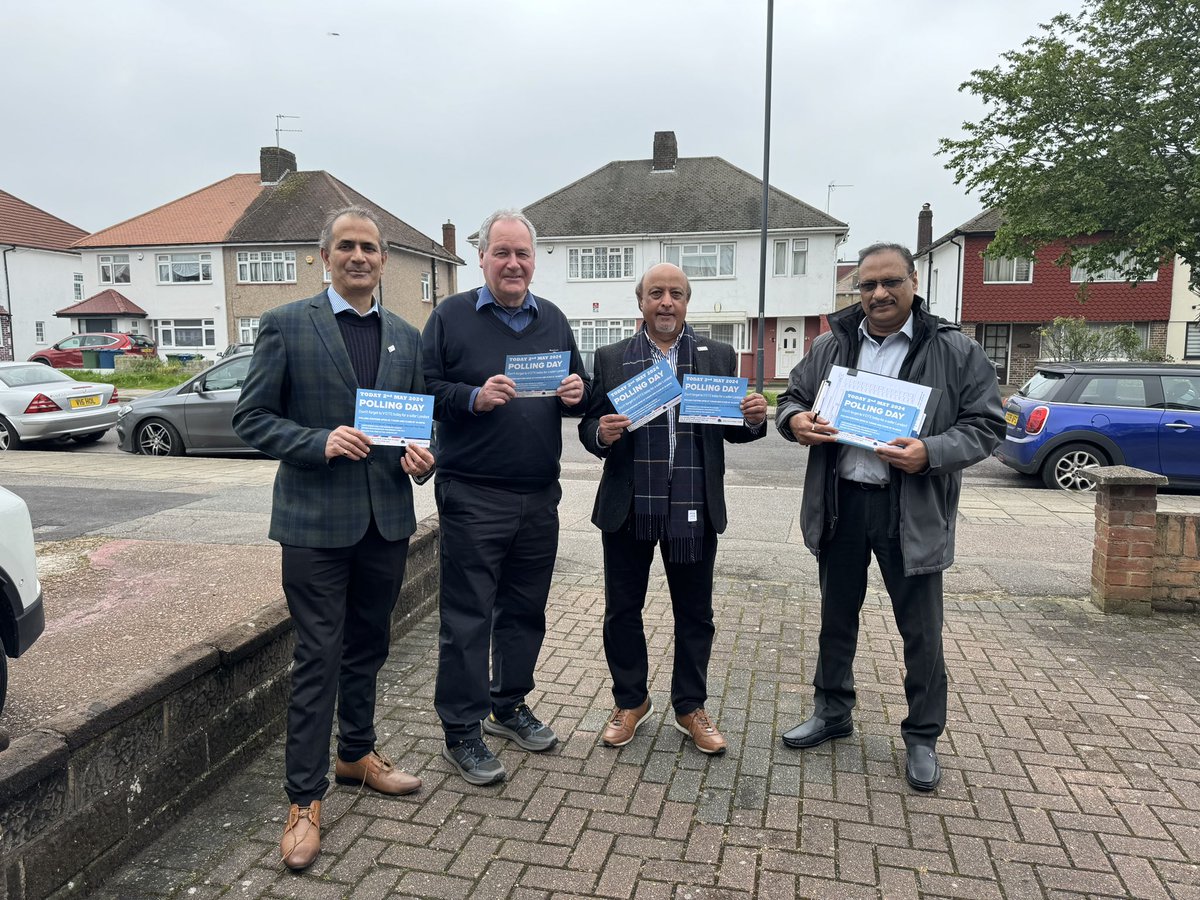Pleased to welcome @wearecfindia members from #SloughConservatives Councillors #NeelRana & #SubhashMohindra + @shekhawatkuldip out in #Harrow reminding everyone to vote for @Councillorsuzie @StefanVoloseni1 & @Conservatives today. @HEConservatives @HAConservatives