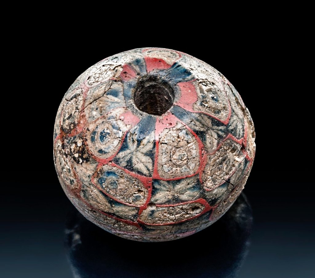 This millefiori bead is the product of a Mediterranean workshop. It was found in a woman's grave in Güttingen, dating around 600 AD. It's one of the many pieces of evidence of north-south trade in the early Middle Ages. Photo: @ALM_BaWue #archaeology #medievaltwitter