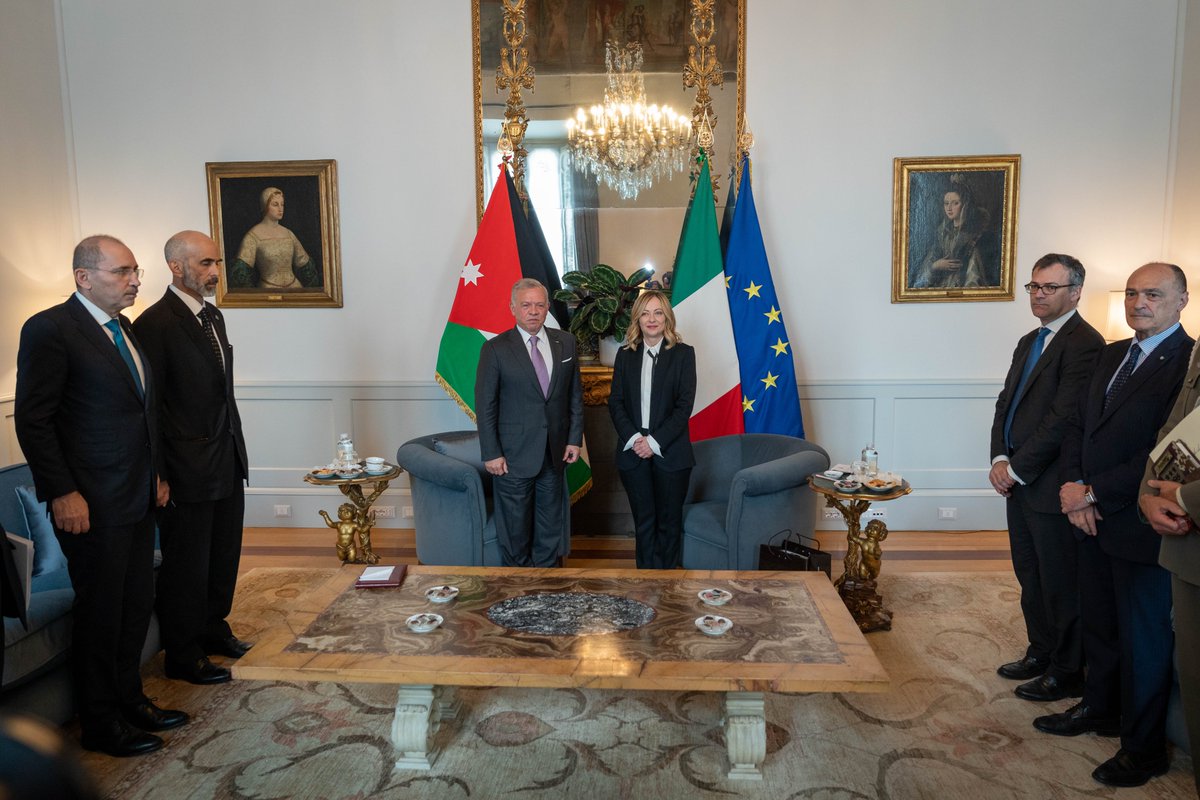 RHCJO's tweet photo. جلالة الملك عبدالله الثاني يلتقي رئيسة الوزراء الإيطالية جورجيا ميلوني في مقر رئاسة الوزراء بالعاصمة الإيطالية روما 
#الأردن #إيطاليا https://t.co/HPrExHguwd