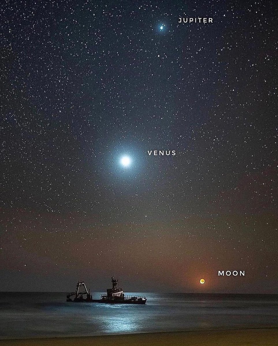 The Moon, Venus and Jupiter. 📷 Vikas Chander
