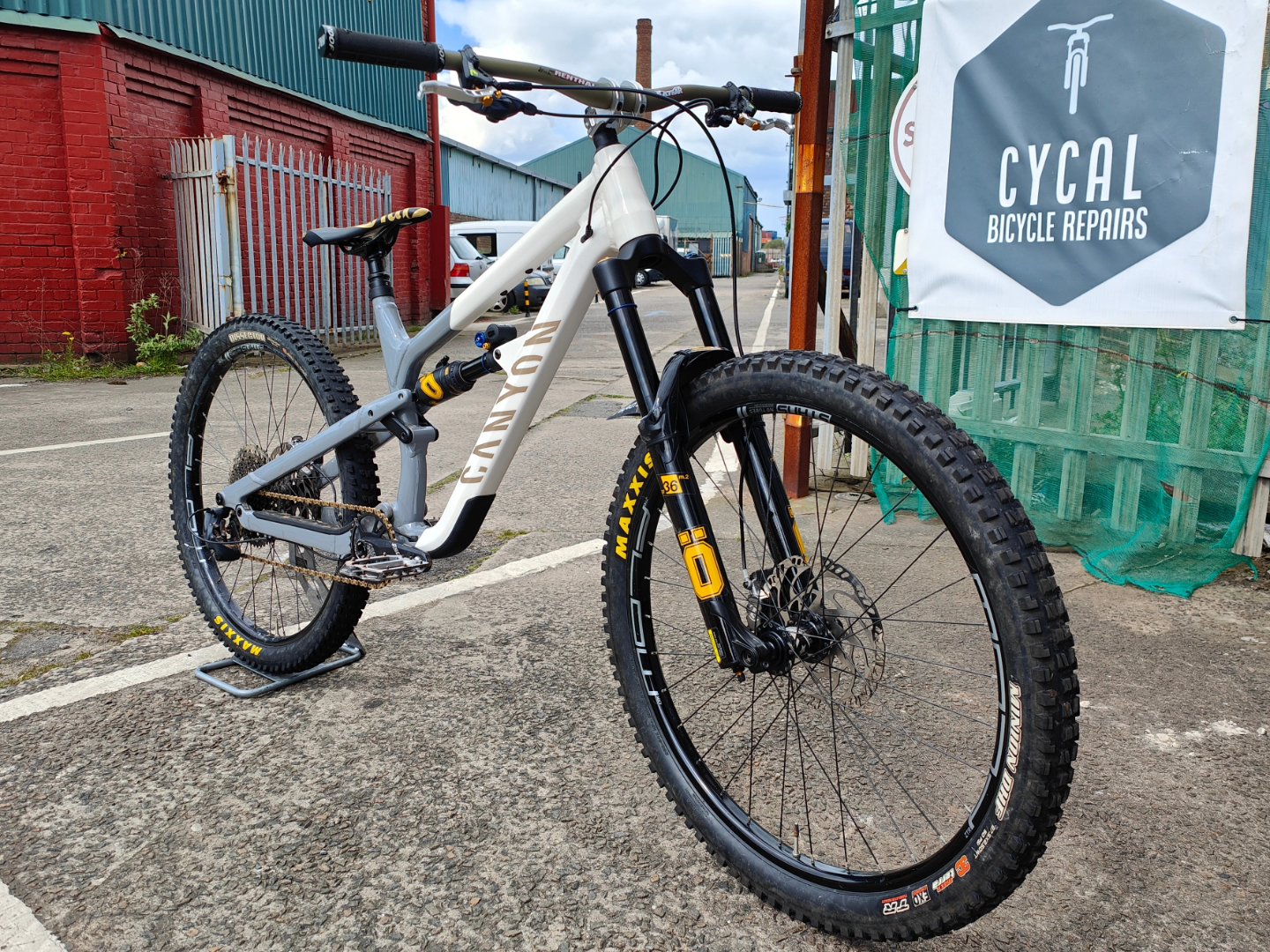 CYCAL Bicycle Repairs on X Check out this Canyon that was in for a gear tune and brake bleed canyon canyonbikes canyonmtb mtb bike bikerepair bicyclerepair ohlins suspension mountainbike cycal cycalbi...