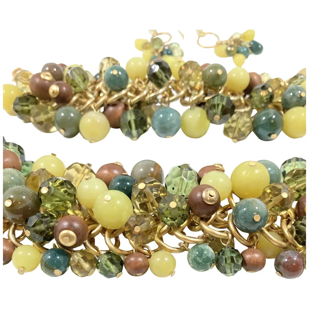 Ellen Tracy Bohemian Beaded Statement Necklace Bracelet Pierced Earrings Set
#rubylane #vintage #retro #necklace #vintagejewelry #giftideas #jewelryaddict #vintagebeginshere #mothersday2024 #fashionista #diva #glam
rubylane.com/item/136230-E1…