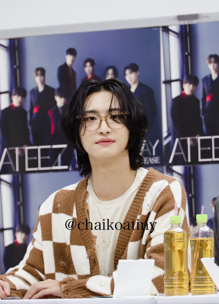 seonghwa's long hair is the best thing ever