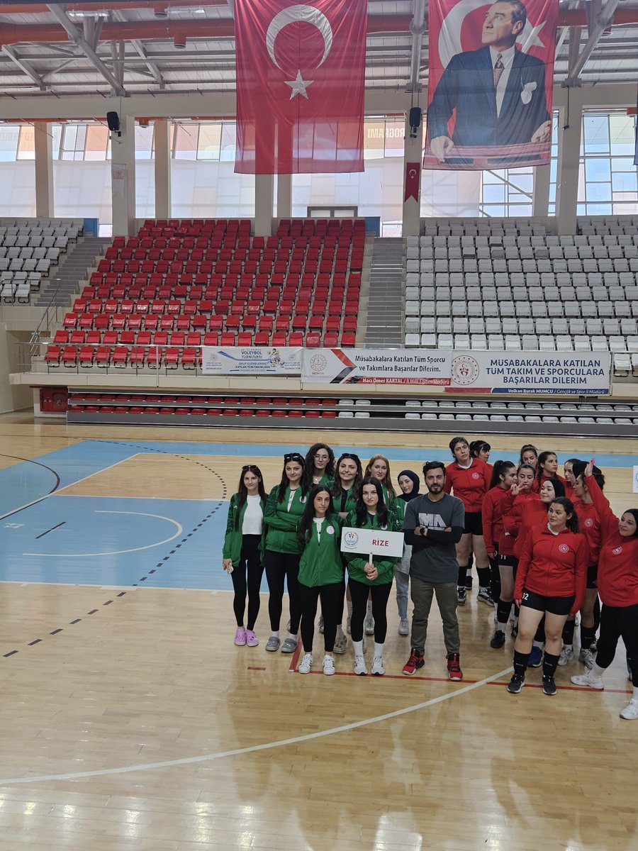 Kredi ve Yurtlar Spor Oyunları kapsamında Erzincan’da düzenlenen iller arası #voleybol grup müsabakalarına katılım sağlayan öğrencilerimizi tebrik ediyor,başarıların devamını diliyoruz.

📍Erzincan

#KYGMSporOyunları 
@OA_BAK 
@ihsanselimb