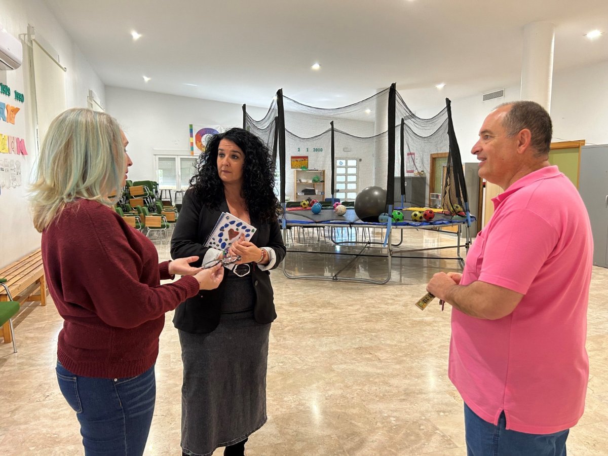 ➡️ La diputada de @IgualdadGranada, Elena Duque, ha visitado las instalaciones de la Asociación @AutismoGranada, mostrando el compromiso de la Diputación con el bienestar y la igualdad de oportunidades para los usuarios y sus familiares #GranadaLlenaDeVida