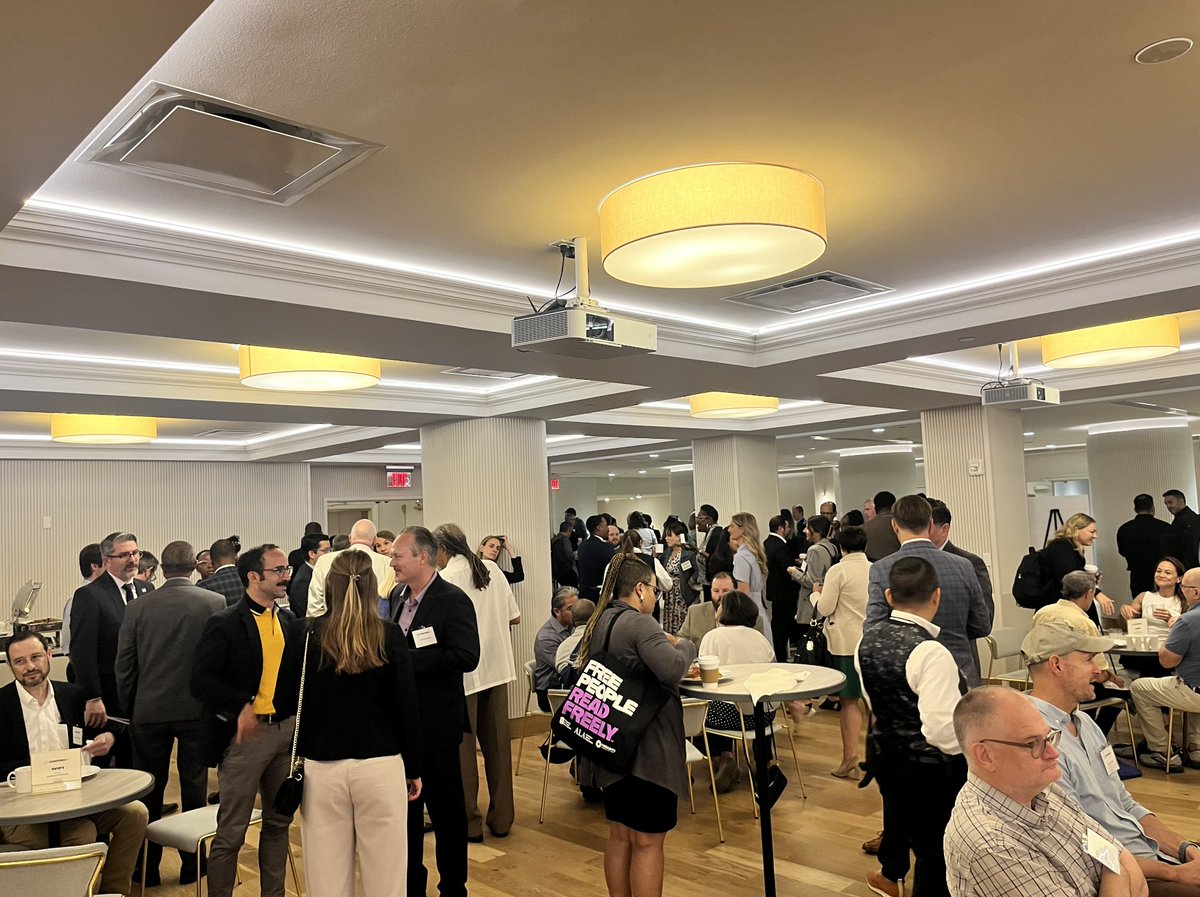 We're kicking off the #StateofDowntown today at the Hamilton Hotel with our pre-discussion breakfast and networking session! We're looking forward to hearing from our panelists. Watch our livestream: bit.ly/3y18xg1. #DowntownDC #ReimagineDowntown #WeDoBIDThings