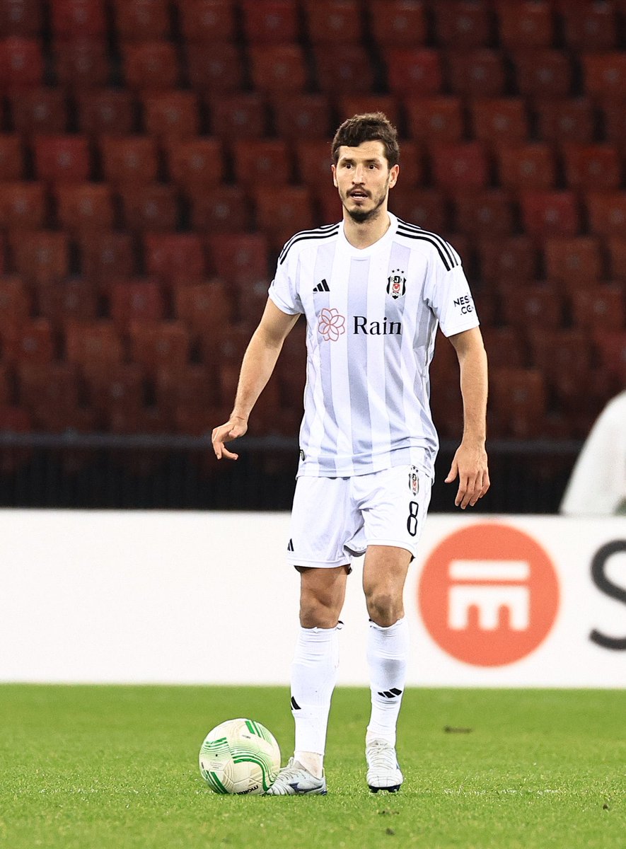 🦅 Beşiktaş, Salih Uçan ile sözleşme görüşmelerine başlıyor ⏳ ⚫⚪Siyah beyazlılar, tecrübeli isme önümüzdeki günlerde yeni kontrat teklifi yapacak. 🎙️ @mustafakorksz
