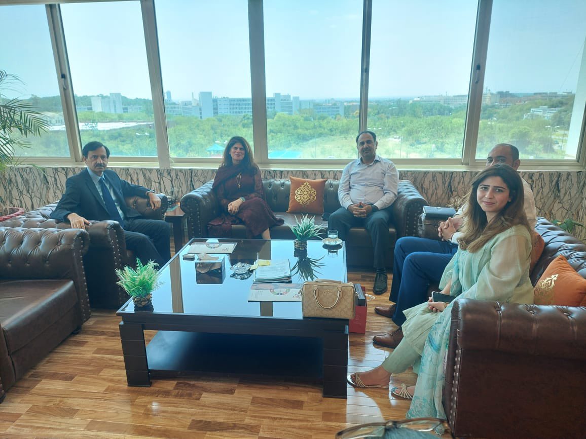 HDF discussed vital #tobaccocontrol initiatives in Pakistan with Syed Moazzam Ali, Additional Secretary @nhsrcofficial, & Naeem Akhtar, National Focal Point @federal_tcc, alongwith Dr. @malikmaheen111, Regional Director CTFK, & @MalikImranA73, Country Representative CTFK.