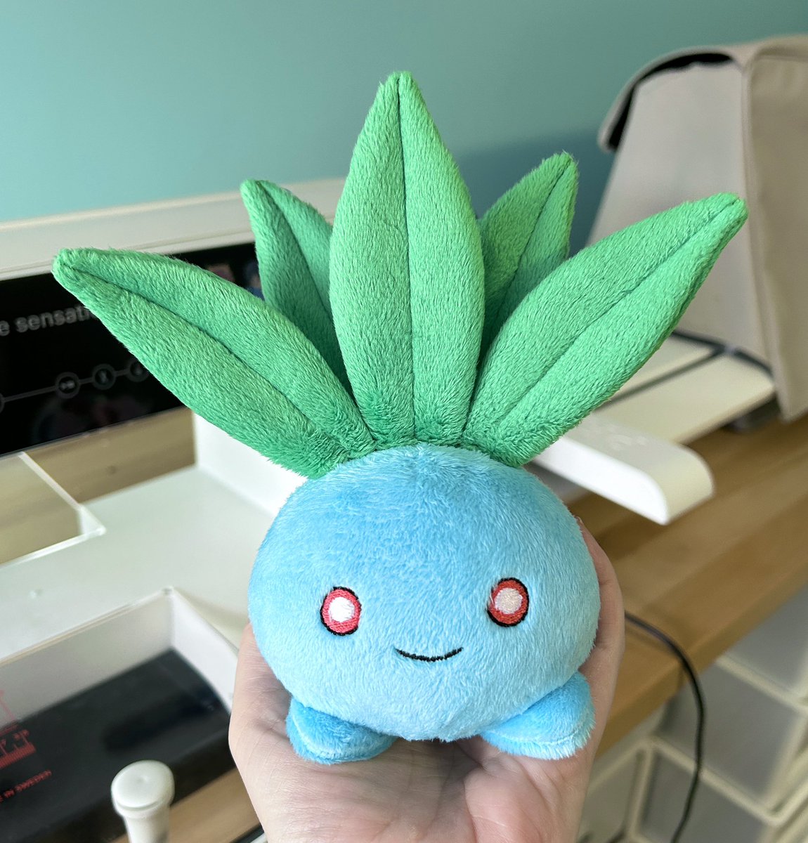 Alternate color weighted mini Oddish shop order ready for his new home! 😊