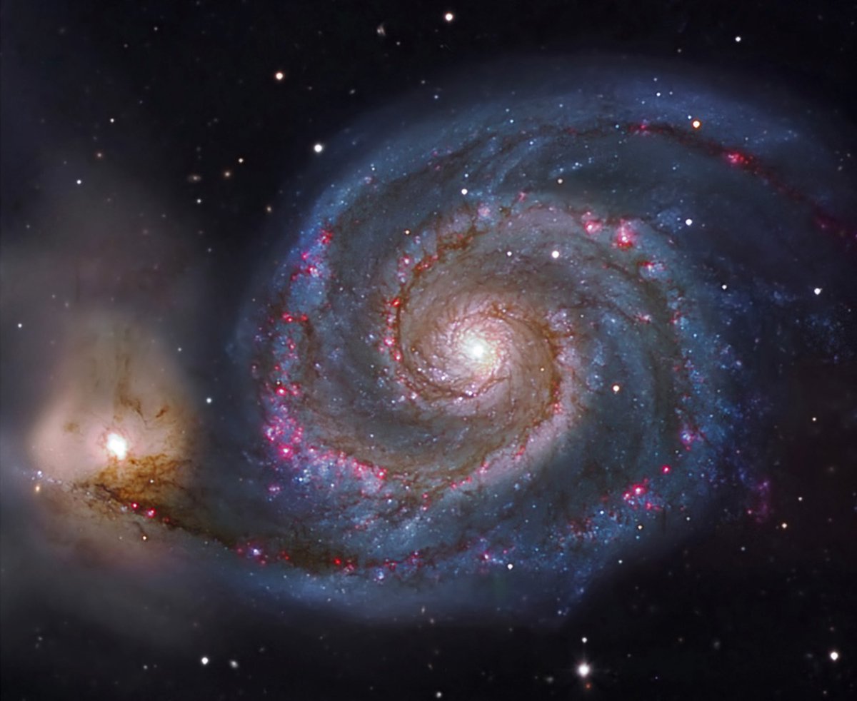 🌀 Una investigación internacional, en la que participa el #IACastrofisica, revela que la forma de la Galaxia Remolino #M51 se ha moldeado por el paso repetido de la galaxia satélite #NGC5195.

👉 ow.ly/CjYL50RuGu9

📸 Crédito: D. López / IAC