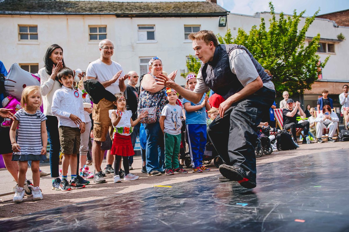 #StaffordshireDay, yesterday, gave the warmest welcome to <a href="/WorldCrafts/">WorldCrafts</a> Council judges to assess Stoke’s credentials to be a #WorldCraftCity. We’ve been making &amp; crafting experiences out of all sorts with you all since 2013. 
Go on Stoke! brilliant people, projects and orgs!🤞
