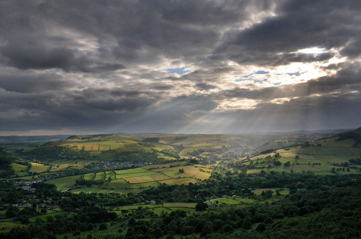 Residents raise protection for wildlife, parking and development issues at National Park Authority 'Meet the CEO' event at Hathersage - @peakdistrict c-js.uk/3UnkHHs