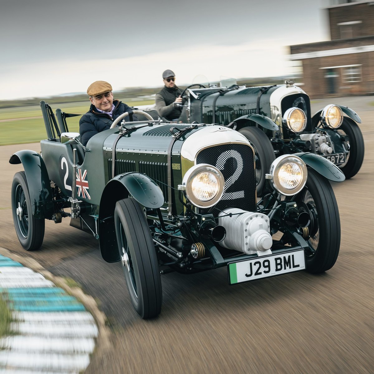 ‘The view down the vented dash, with its leather straps, spare wheel jiggling on its mount to your left and over the front wings is very little different.’ @Andrew_Frankel is the first journalist to drive the electric Bentley Blower Junior. Today on Ti: the-intercooler.com/library/featur…