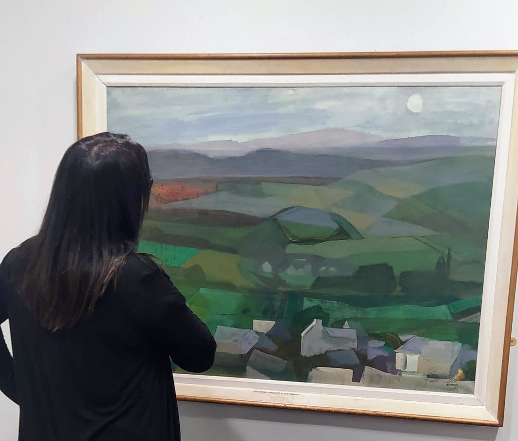 Would you like to visit a Godolphin Landscape? This painting by Ken Symonds is part of an exhibition, curated by AMAGS students at the School of #MuseumStudies *Land Marks* is free and open every Tues/Wed/Thurs 10.00am to 3.00pm #Art #Leicester #AMAGS le.ac.uk/museum-studies…