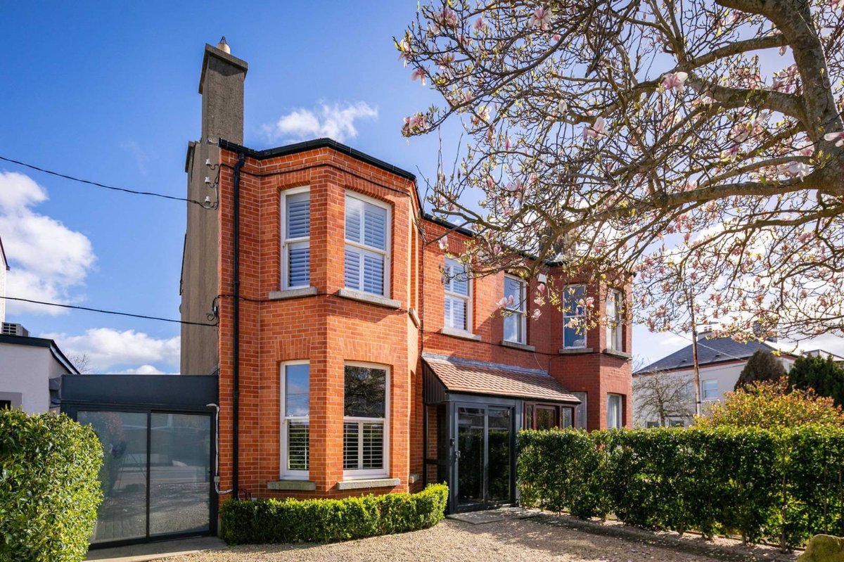 Renovated Edwardian three-bed on Rathfarnham Road for €950,000: Turnkey home with planning permission in place for kitchen extension and attic conversion irishtimes.com/property/resid… #ipropertyradio