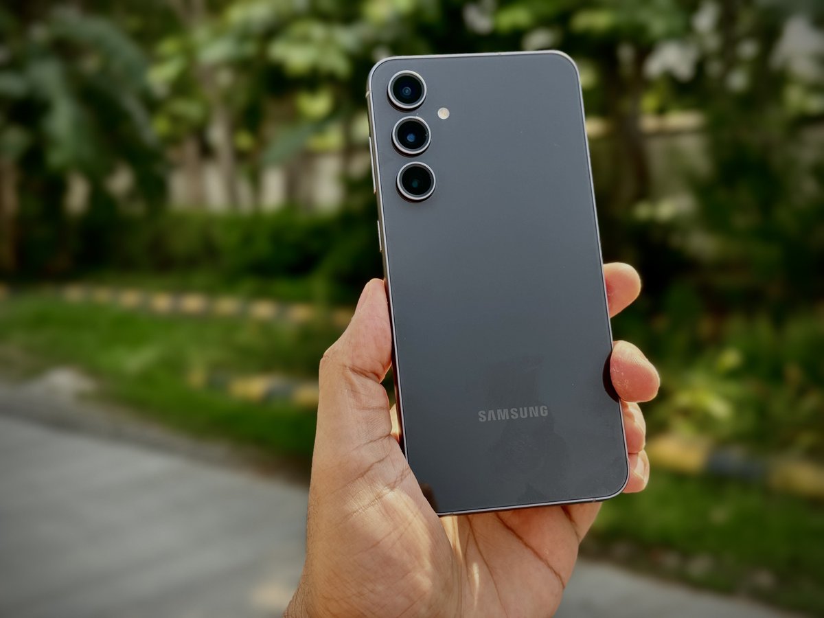 Q6. What is the IP rating offered by the #GalaxyS23FE? A. IP64 rating B. IP11 rating C. IP45 rating D. IP68 rating #SamsungGalaxyS23SeriesonFlipkart #Flipkart #GalaxyS23FE