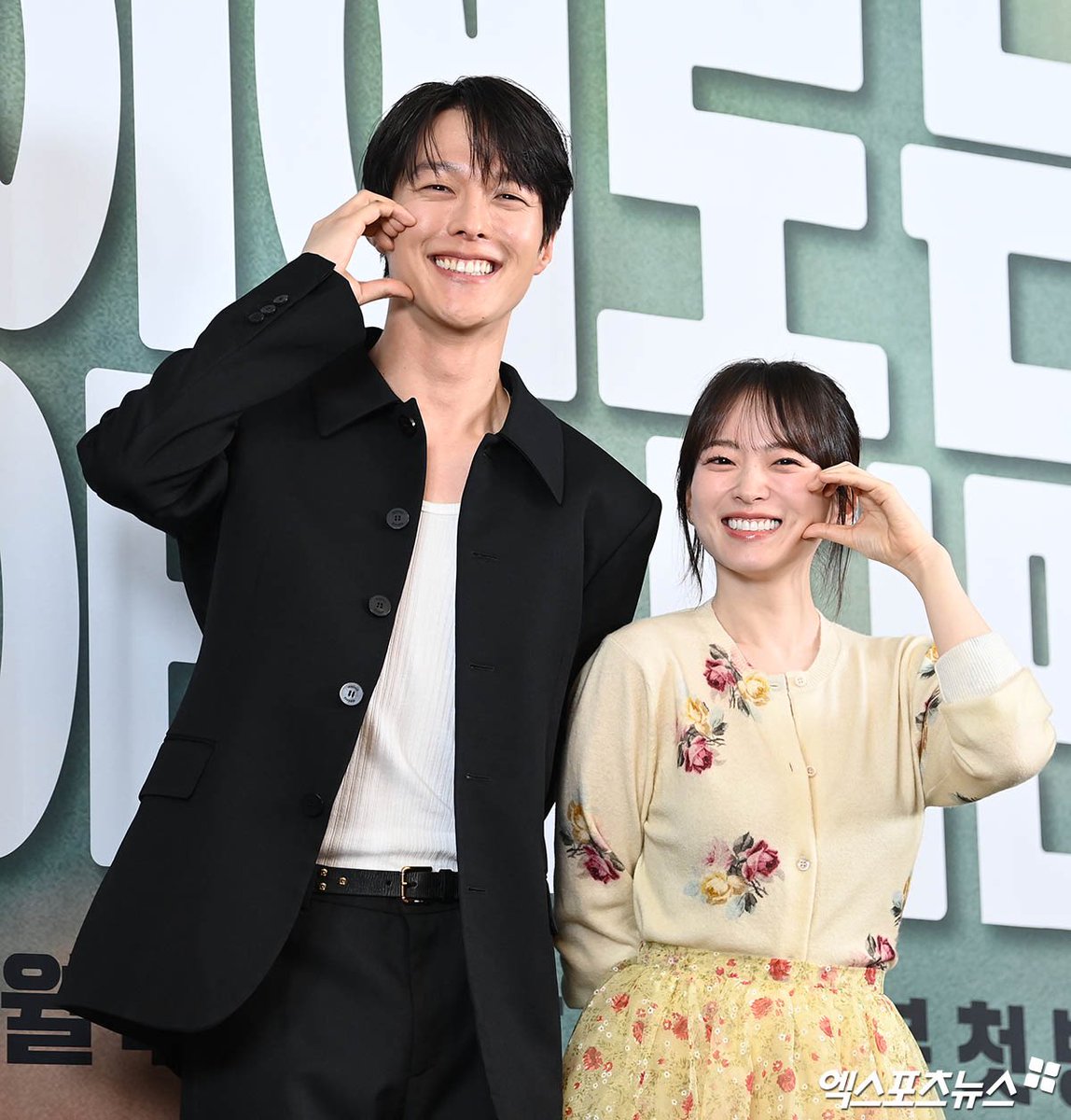 why are they so happy together? 😭

#히어로는아닙니다만 #theatypicalfamily #jangkiyong #장기용 #chunwoohee #천우희