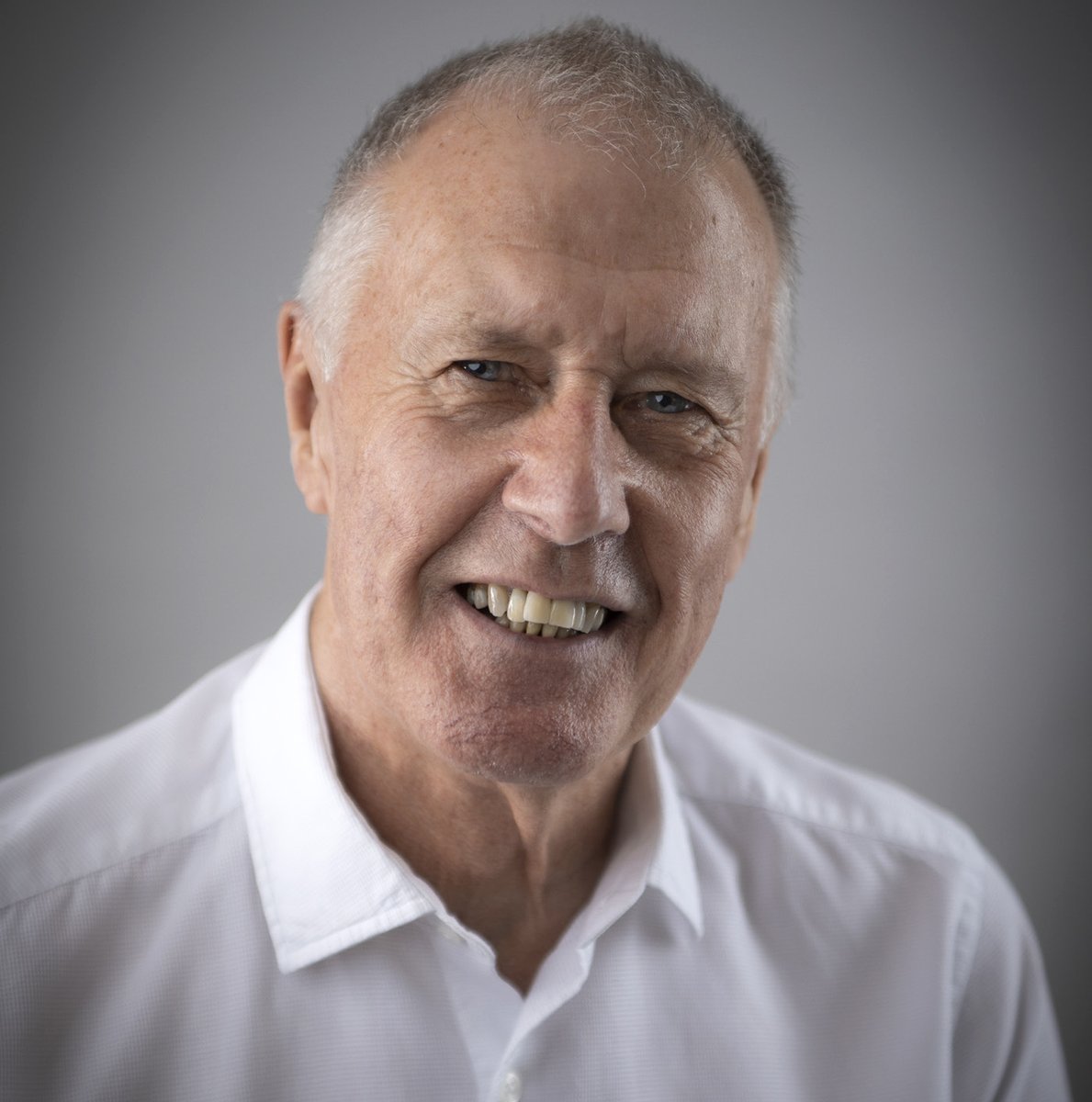 We're honoured to welcome England's World Cup winning hat-trick hero @TheGeoffHurst to #Halesowen on Thu 10 Oct with his farewell tour! ⚽️ There's a limited number of exclusive VIP Meet & Greet tickets available. 🎟️ boroughhalls.co.uk/sir-geoff-hurs…