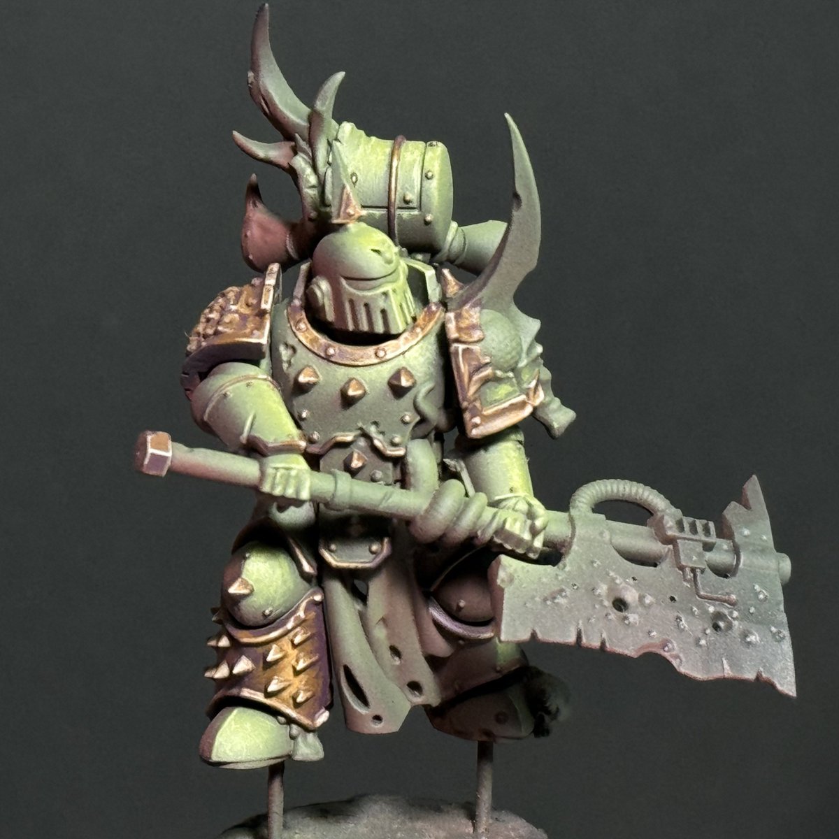 #ウォーハンマー
#WarhammerCommunity 
プレーグマリーンwip
今回のグリーンは
KHORNE RED
CASTELLAN GREEN
ELYSIAN GREEN
OGRYN CAMO
で作ってます