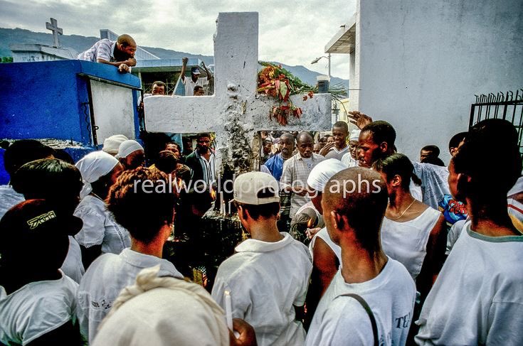 At the cross of Baron Samedi. Port-au-Prince, Haiti. Gary Moore photo. Real World Photographs. #haiti #religion #voodoo #portauprince  #baronsamedi #malmo #sweden #garymoorephotography #realworldphotographs #nikon #photojournalism #photography