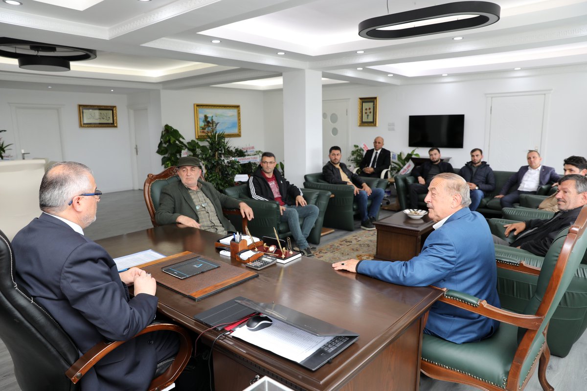 İş insanı Adnan Sarı ve beraberindekiler bizleri belediyemizde ziyaret ederek hayırlı olsun dileklerini ilettiler. Kendilerine nazik ziyaretleri için teşekkür ediyorum.