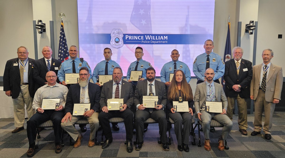 Thank you to the George Washington Chapter VASSAR members for recognizing #PWCPD officers, detectives, & community members for their work in previous events. We appreciate the time & labor you have given to recognize each individual. This is a privilege. #SAR #Awards @GWSAR_org