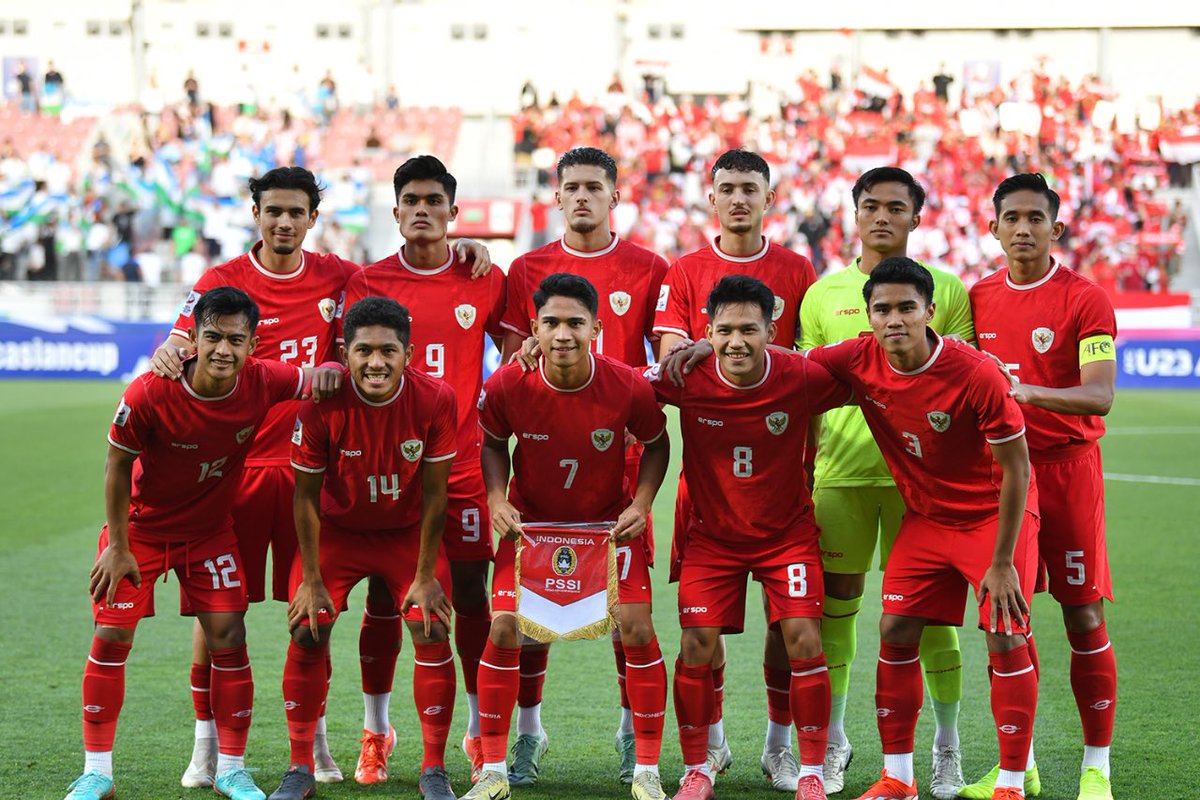 Apresiasi Timnas Indonesia U-23 di turnamen Piala Asia U-23.🇮🇩😍 Partisipasi pertama kali, bisa tembus Semi Final! Para pemain sudah menunjukkan semangat & dedikasi yang luar biasa untuk Indonesia Ada satu kesempatan terakhir Timnas Indonesia U-23 lolos Olimpide. Ayo Bangkit!