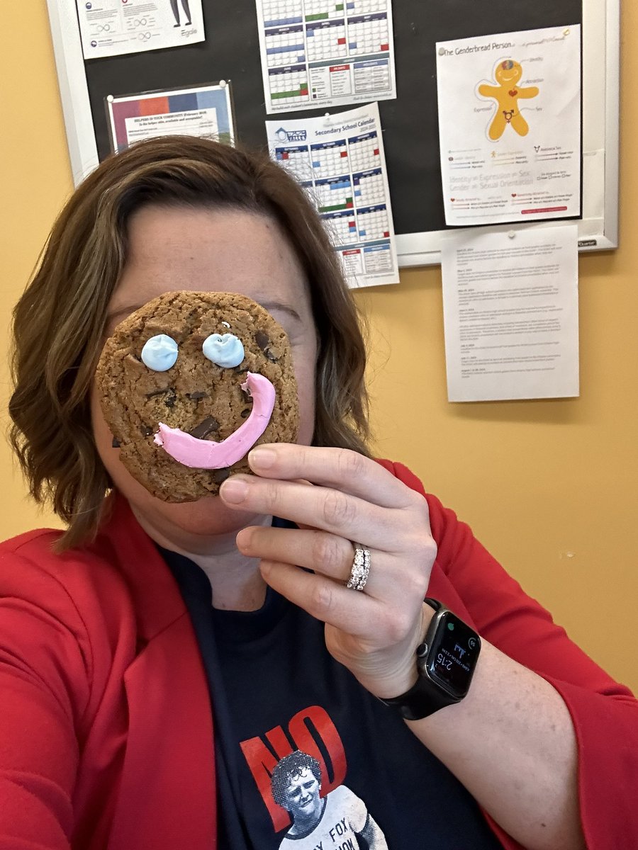 Love that proceeds from local Dorchester @TimHortons #SmileCookie go to @LordDorchester @OSNPsouthwest breakfast program 🙂🍪