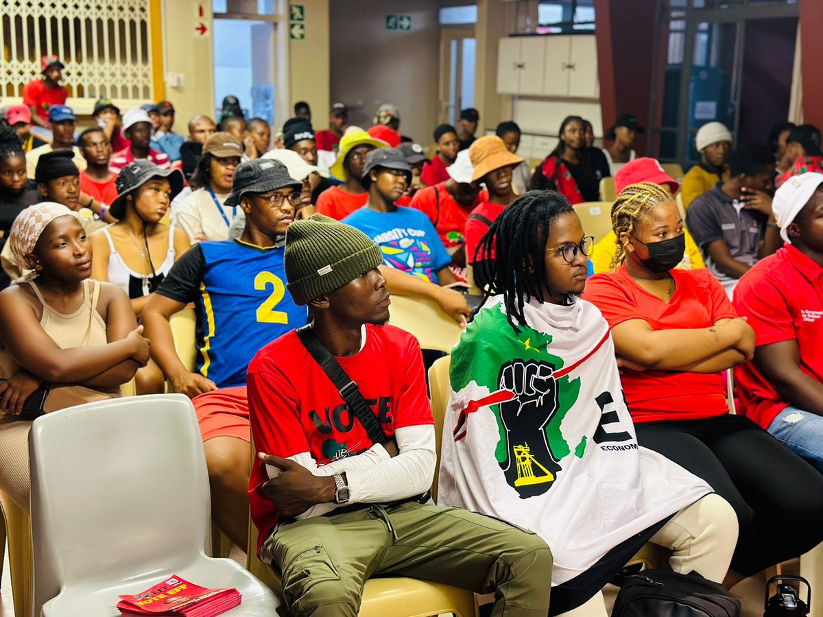 ♦️Earlier Today♦️ EFF Mlungisi Madonsela Battalion National Coordinator @NalediChirwa addressed a meeting to relay the mandate of the Mlungisi Madonsela Battalion at Central University of Technology, Bloemfontein. #VoteEFF #MlungisiMadonselaBattalion