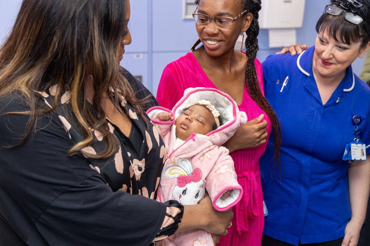 Oh baby! 👶 @AlisonHammond thrilled staff at our Midwifery-Led Unit when she popped in for a tour and met the first little girl born there 💙 The TV presenter loved seeing the birthing rooms and chatting to new mum Juliana and dad Ronny. Read more here: bit.ly/3UmnXmp