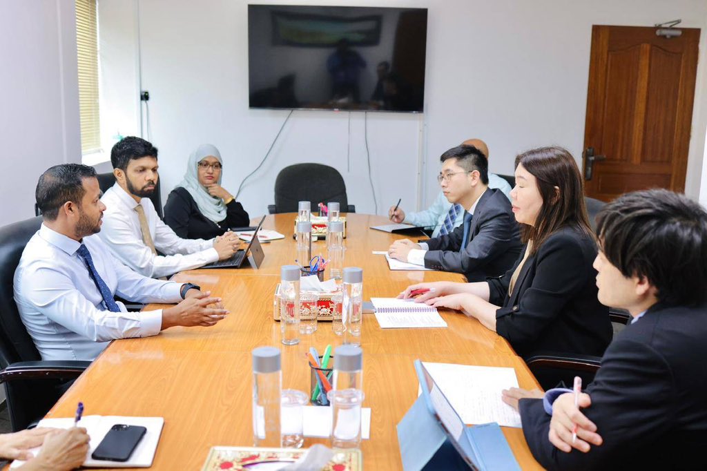 The Minister of Construction and Infrastructure @muththo met a delegation of the International Monetary Fund @IMFNews and discussed the challenges faced in implementing the government’s infrastructure development program.