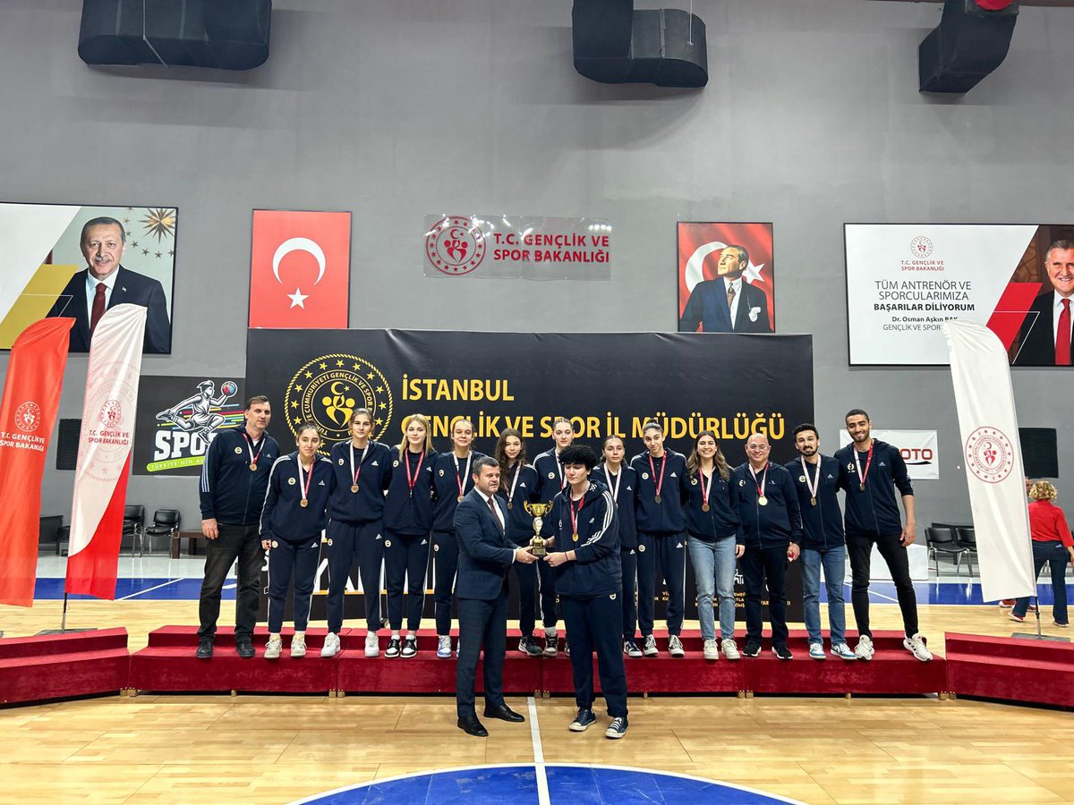 Altyapımız, her şeyimiz! 💛💙 Altyapı takımlarımız, farklı yaş gruplarında mücadele ettikleri İstanbul Ligi’ni madalya ile tamamladı! 🥹 U14 B Takımımız İstanbul Üçüncüsü 🥉 U14 A Takımımız İstanbul İkincisi 🥈 U16 Takımımız İstanbul Üçüncüsü 🥉 U18 Takımımız İstanbul…