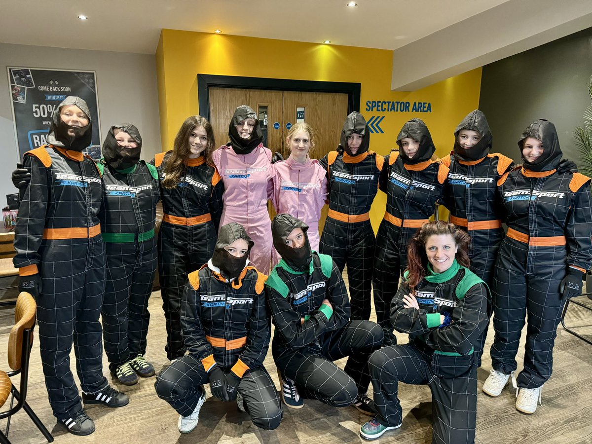 L6th time to go-kart! Our last outing with this amazing bunch 🩷🏎️ #WeAreHurst