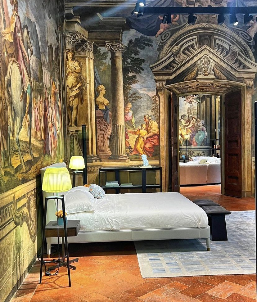 Barocco milanese, negozio di arredamento con pareti affrescate dal Tiepolo e da Carlo Innocenzo Carloni, Milano via Borgospesso Notte ✨