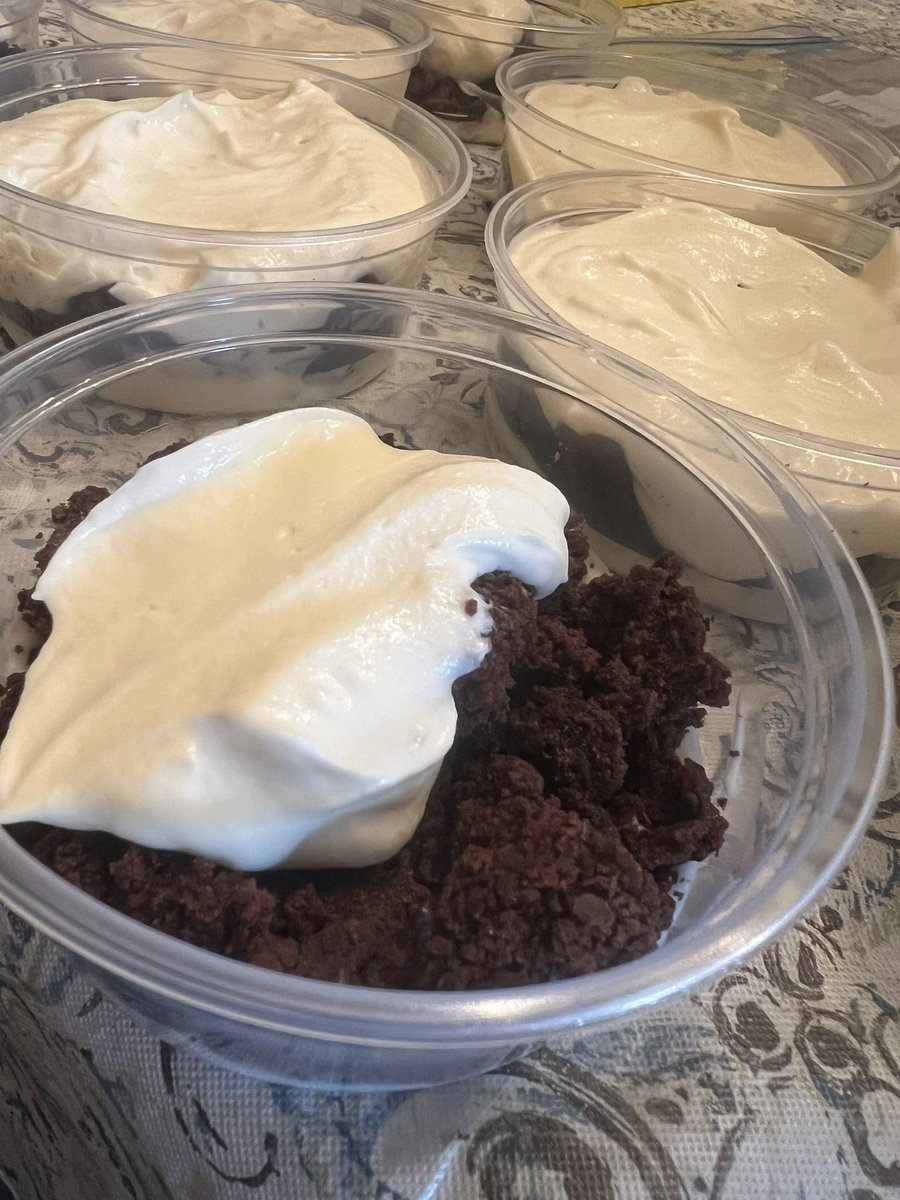 For our pudding lovers 🙂‍↔️ 🗣️ New Flavor Alert 🚨 Your local Pudding Pusher got you ! Brownies 😮‍💨 #bananapudding #puddinglovers #pudding #sweettreats #fudgebrownies #fudgebrownie #blackownedbusiness #blackowned #washingtondc #DMV #vabeachfoodies #homemadepudding #desserts