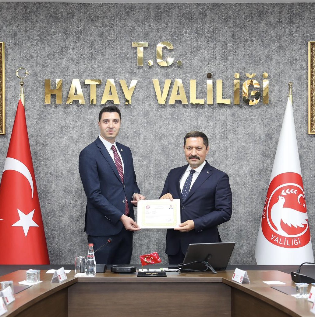 10 ay görev yaptığım Hatay ilimizdeki hizmetlerimden dolayı Sn. Valimiz @MustafaMasatli tarafından Başarı Belgesi işe taltif edildim.
Bizi, Başarı Belgesi ile onore eden Sn. Valimize şükranlarımı arz ederim.