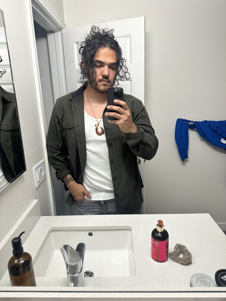 FrieNDA_2's tweet image. Hi my name is Adrian Campos I’m an Environment artist at cold Iron studios I’ve worked on a bunch of other stuff you may have played and was on Netflix #AAPIInGames