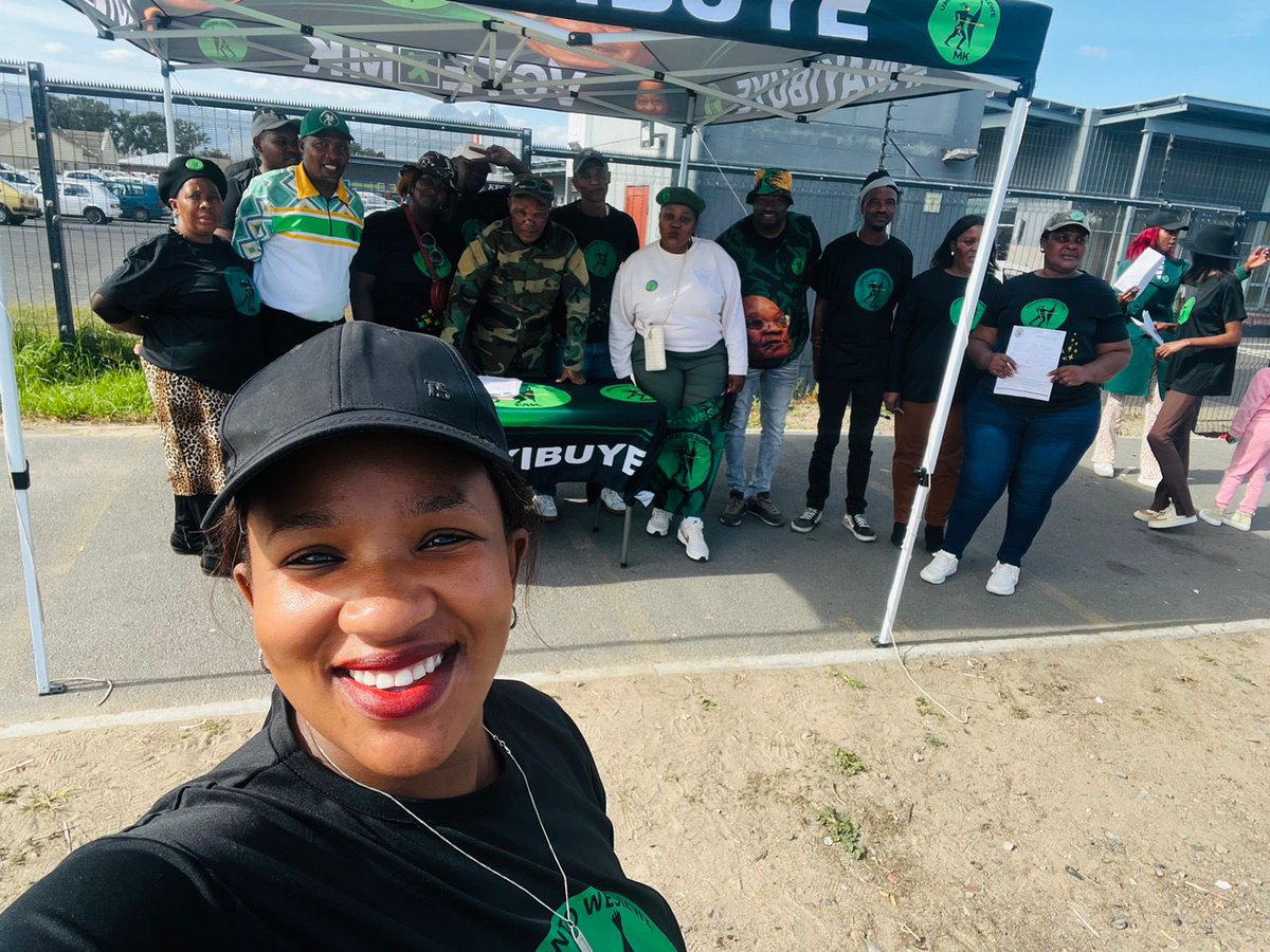 Another successful day of recruitment by volunteers of MK , joined by the provincial convener. 💚🖤

#vote #VoteMK2024 #zuma #Elections2024 #VoteMK29May