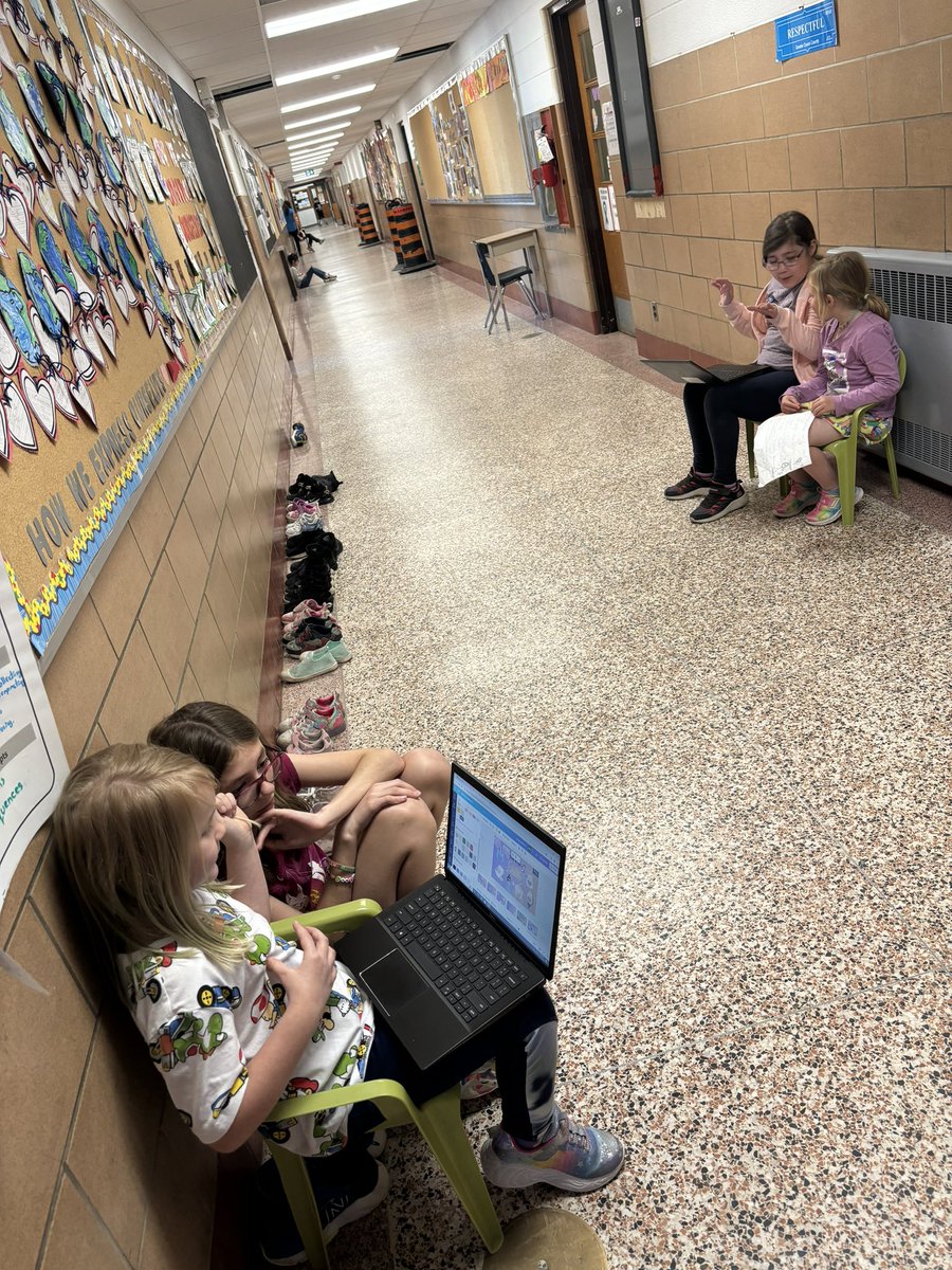 DaynaMoro's tweet image. Final run through for our inquiry projects #knowledgeable @DiotteEmily